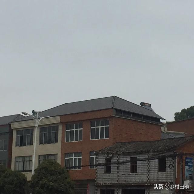 農(nóng)村自建房坡屋頂，用琉璃瓦還是樹(shù)脂瓦？看看內(nèi)行人的經(jīng)驗(yàn)分享